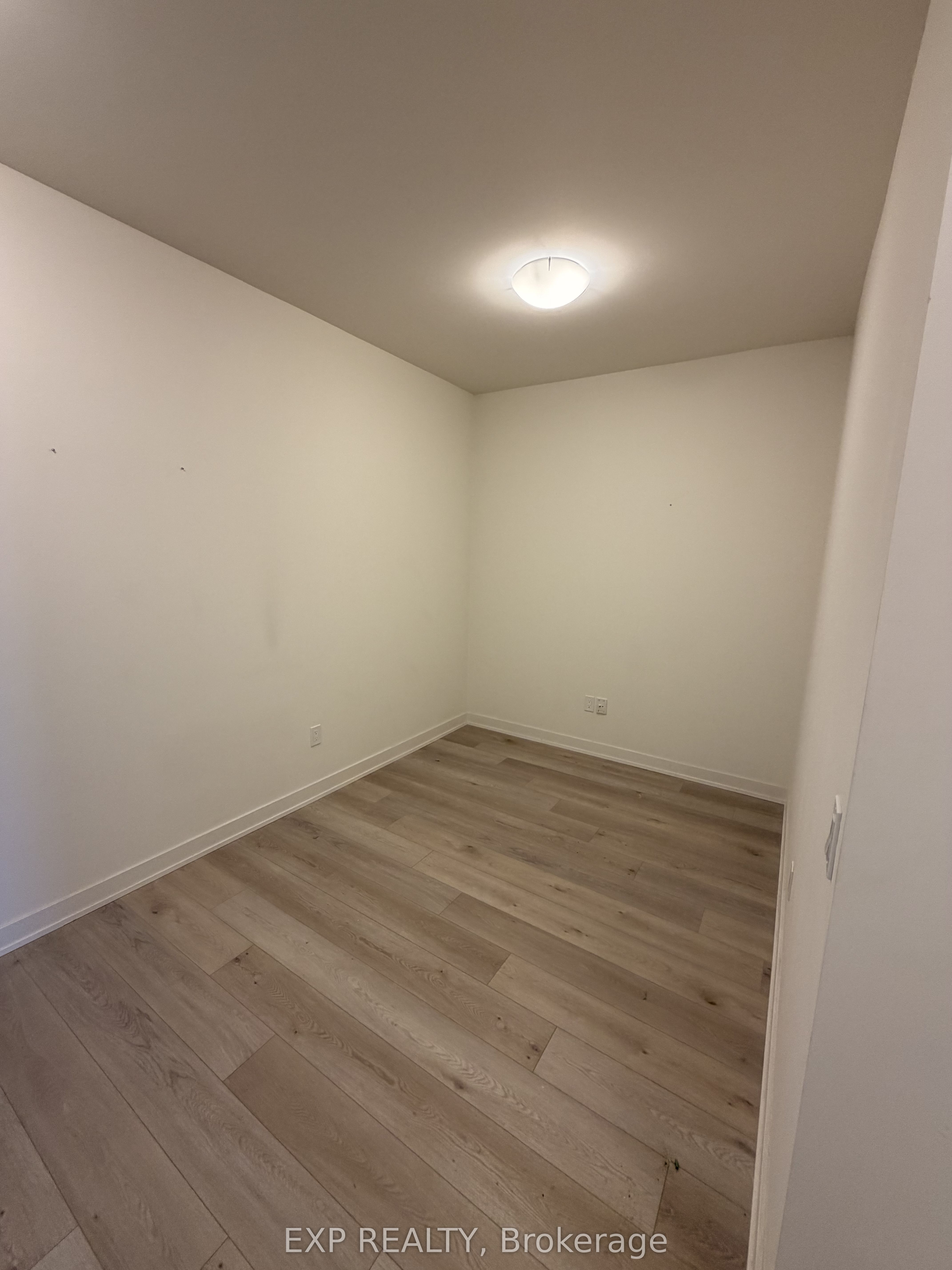 907-385 Winston Road, Grimsby, ON, L3M 4E8 photo 4