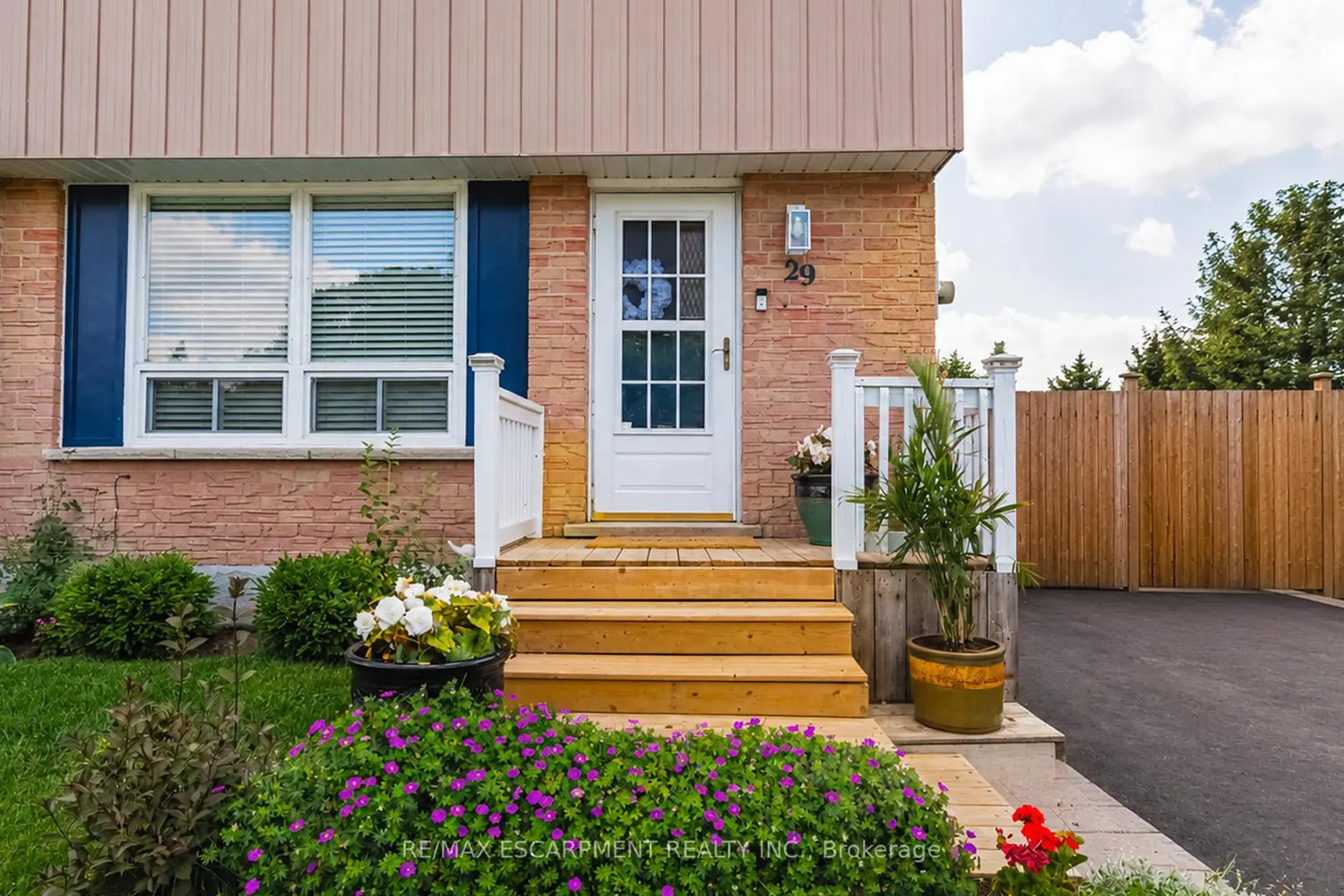 29 Hopewell Crescent photo 2