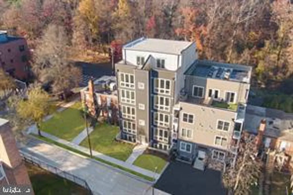2105 M Street NE, Washington, DC 20002 photo 2