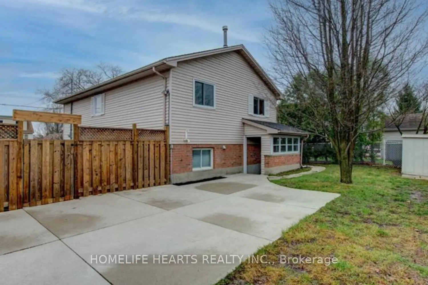 311 Saskatoon Street photo 3