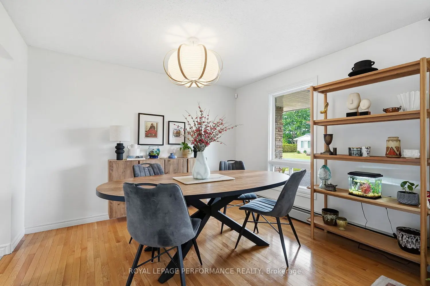 119 Centenaire Street photo 4
