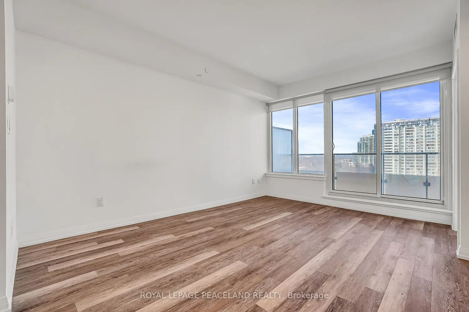 75 Canterbury Place 1215 photo 3