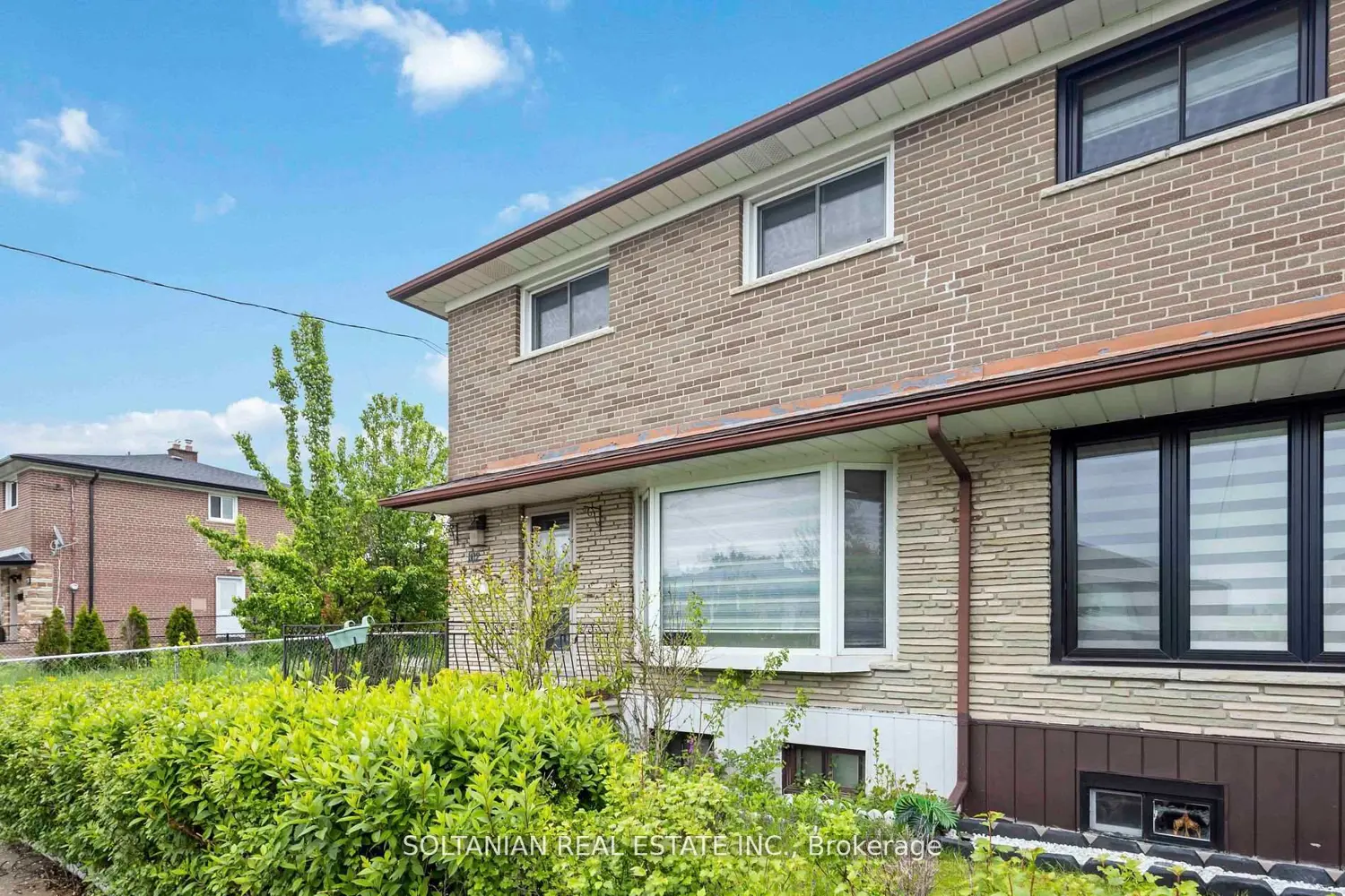 102 Elnathan Crescent photo 3