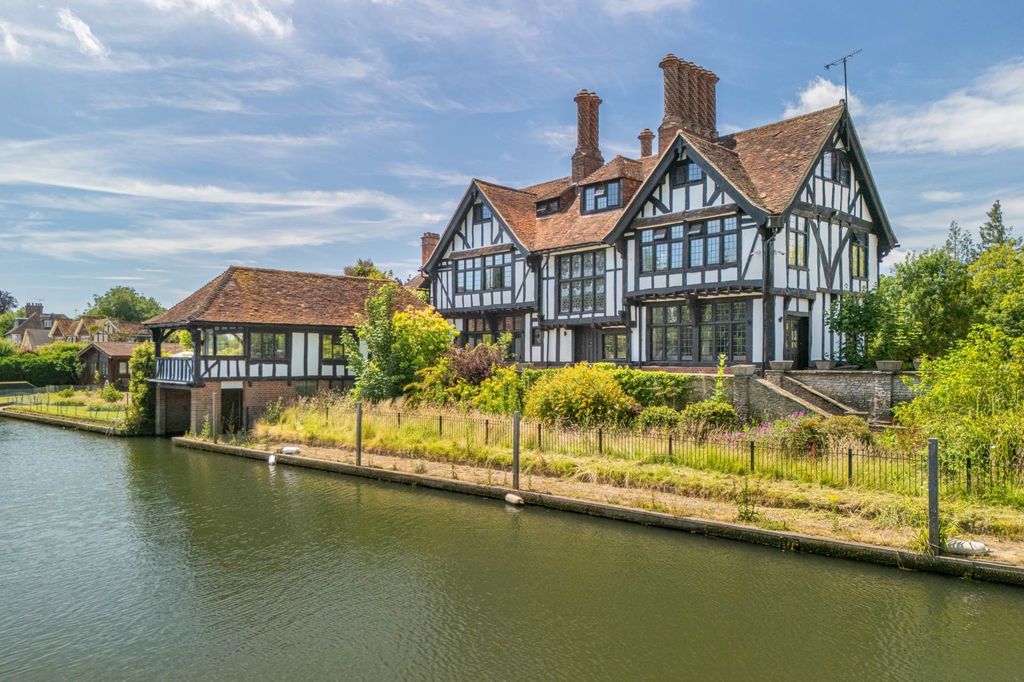 6 bed country house for saleBolney Road, Lower Shiplake RG9