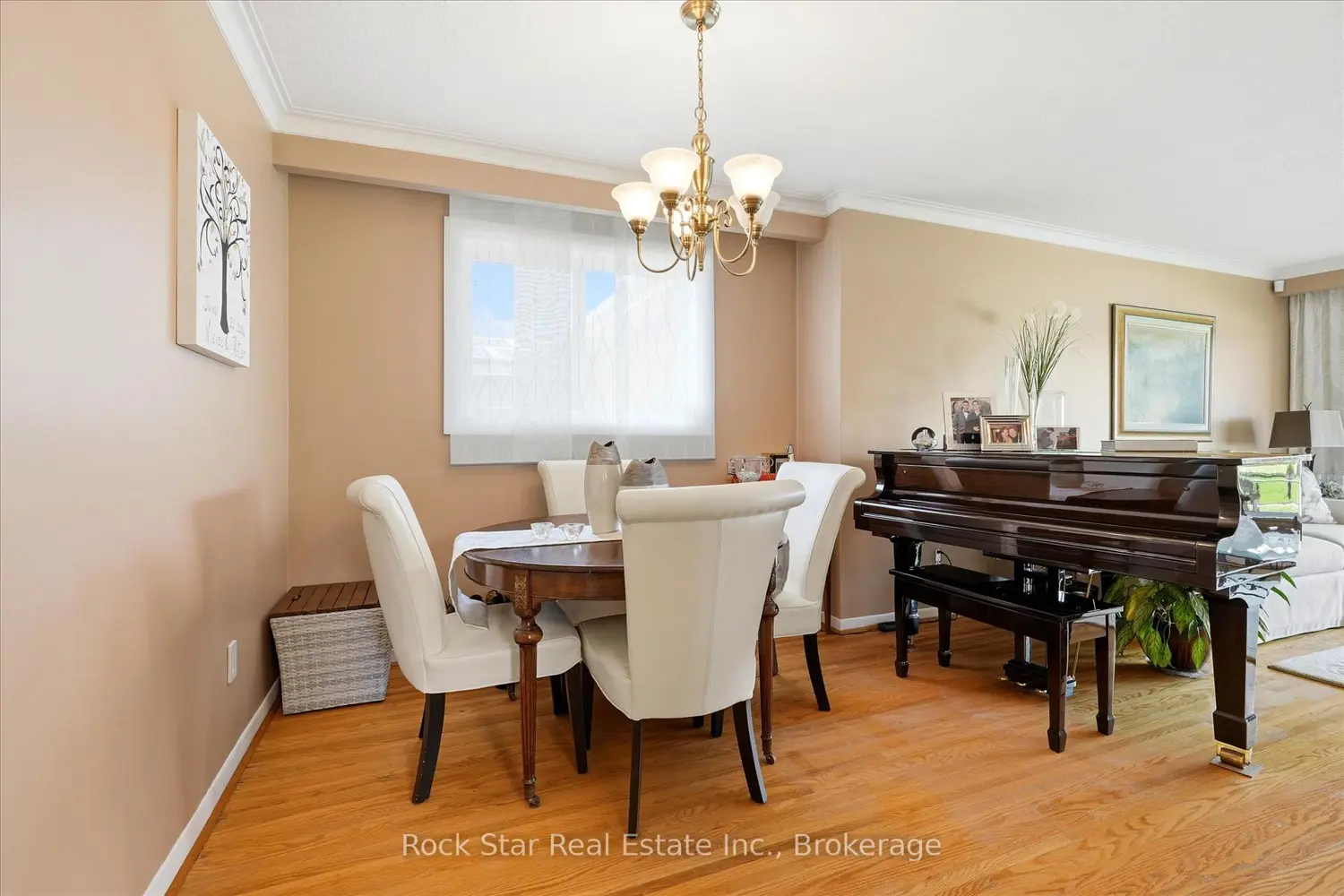 36 Langevin Crescent photo 3