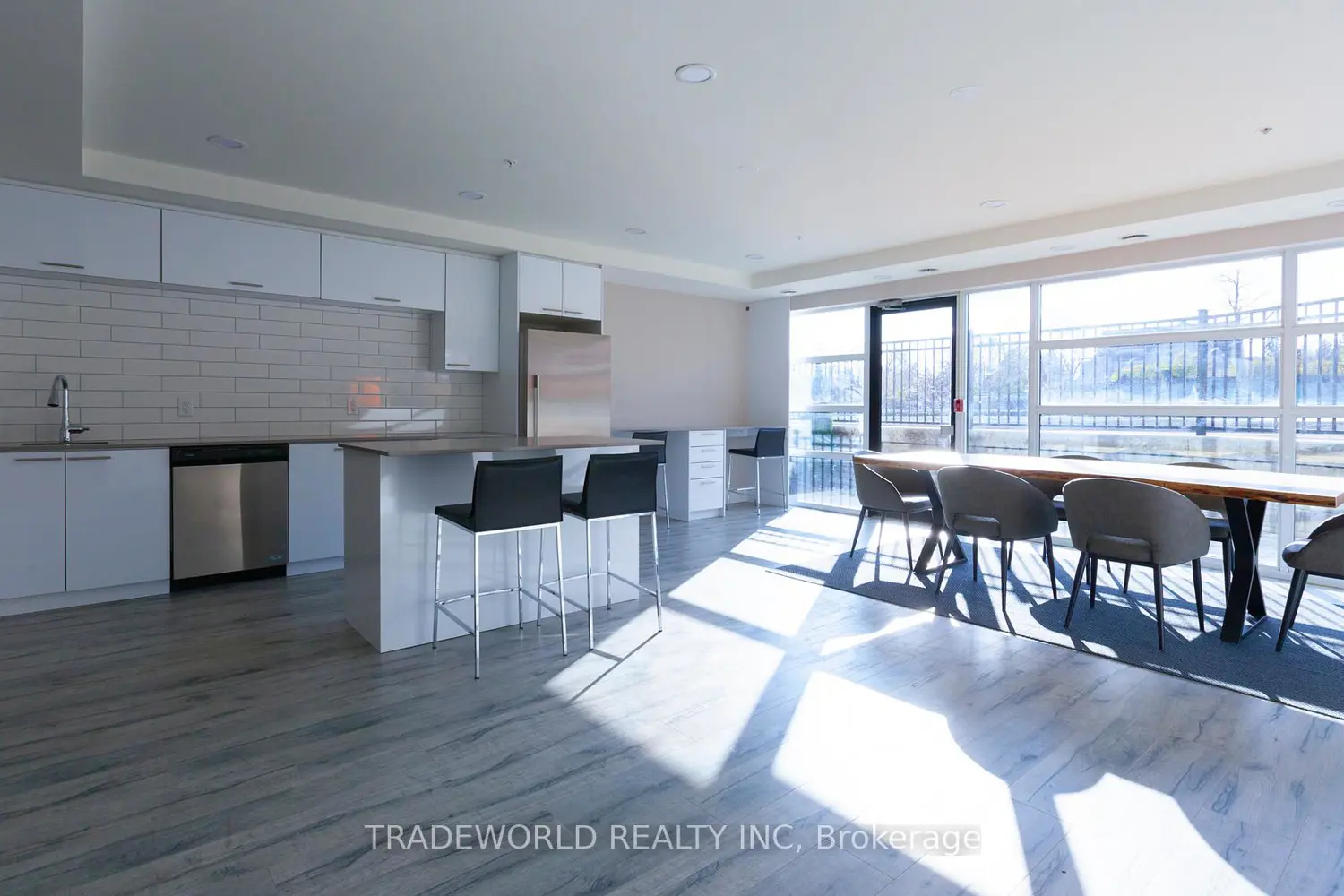 15 Prince Albert Boulevard 619 photo 4