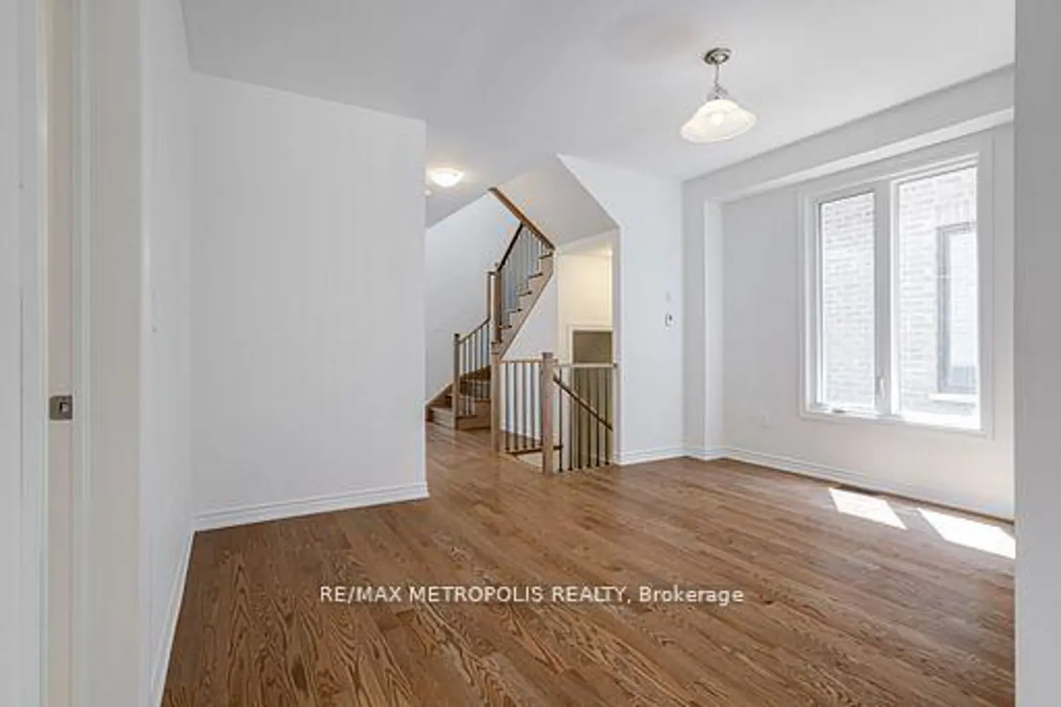 1481 Buttercup Court photo 3