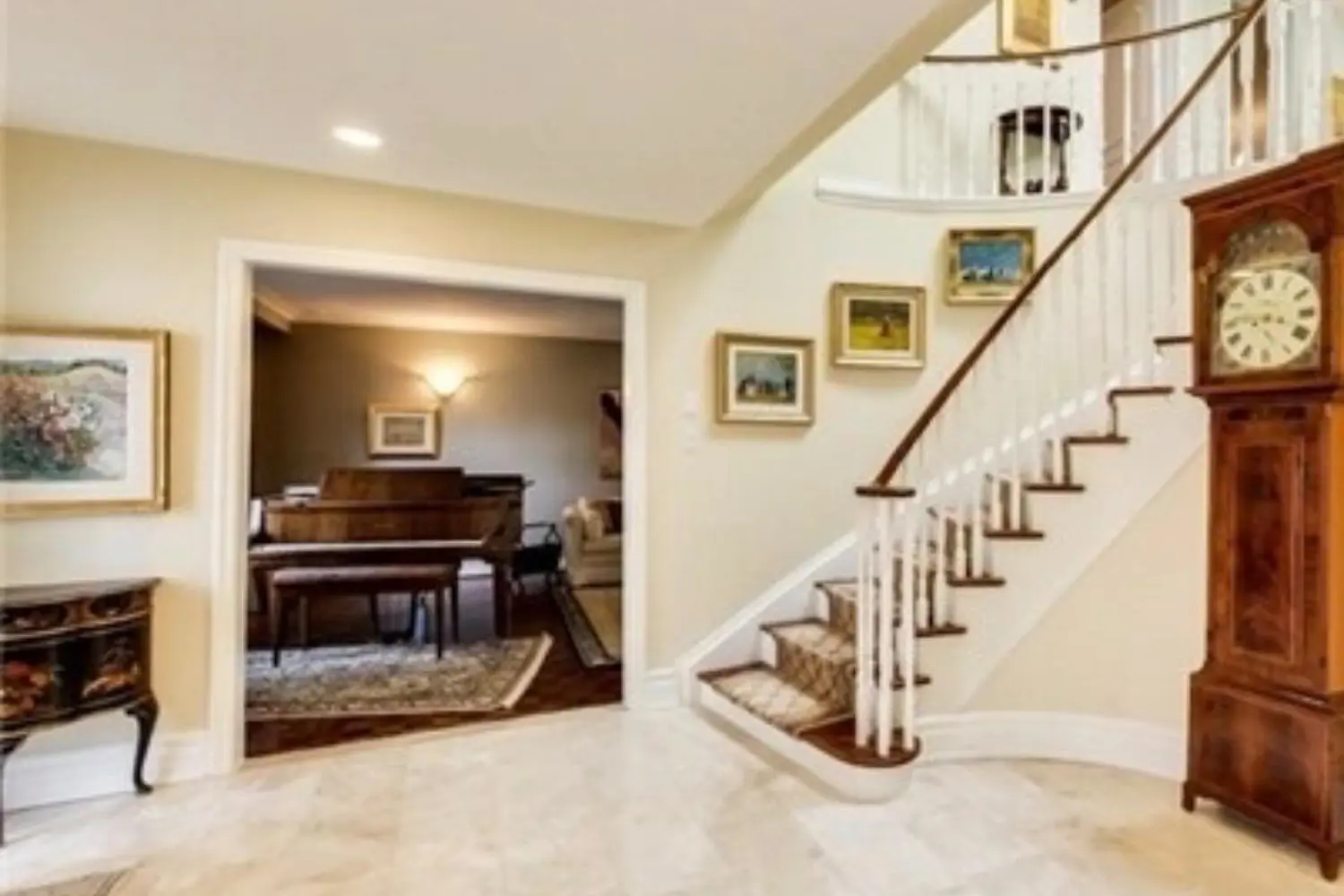 15 Tofino Crescent photo 3