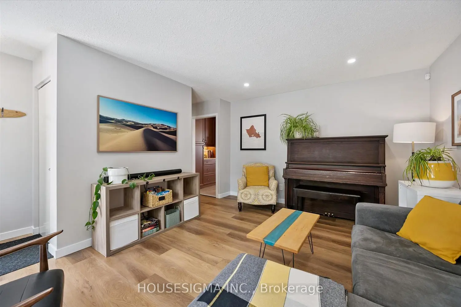 2 Keewatin Avenue photo 4
