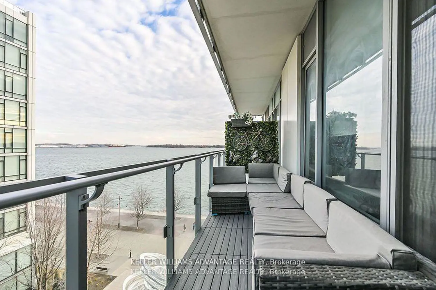 29 Queens Quay 616 photo 5