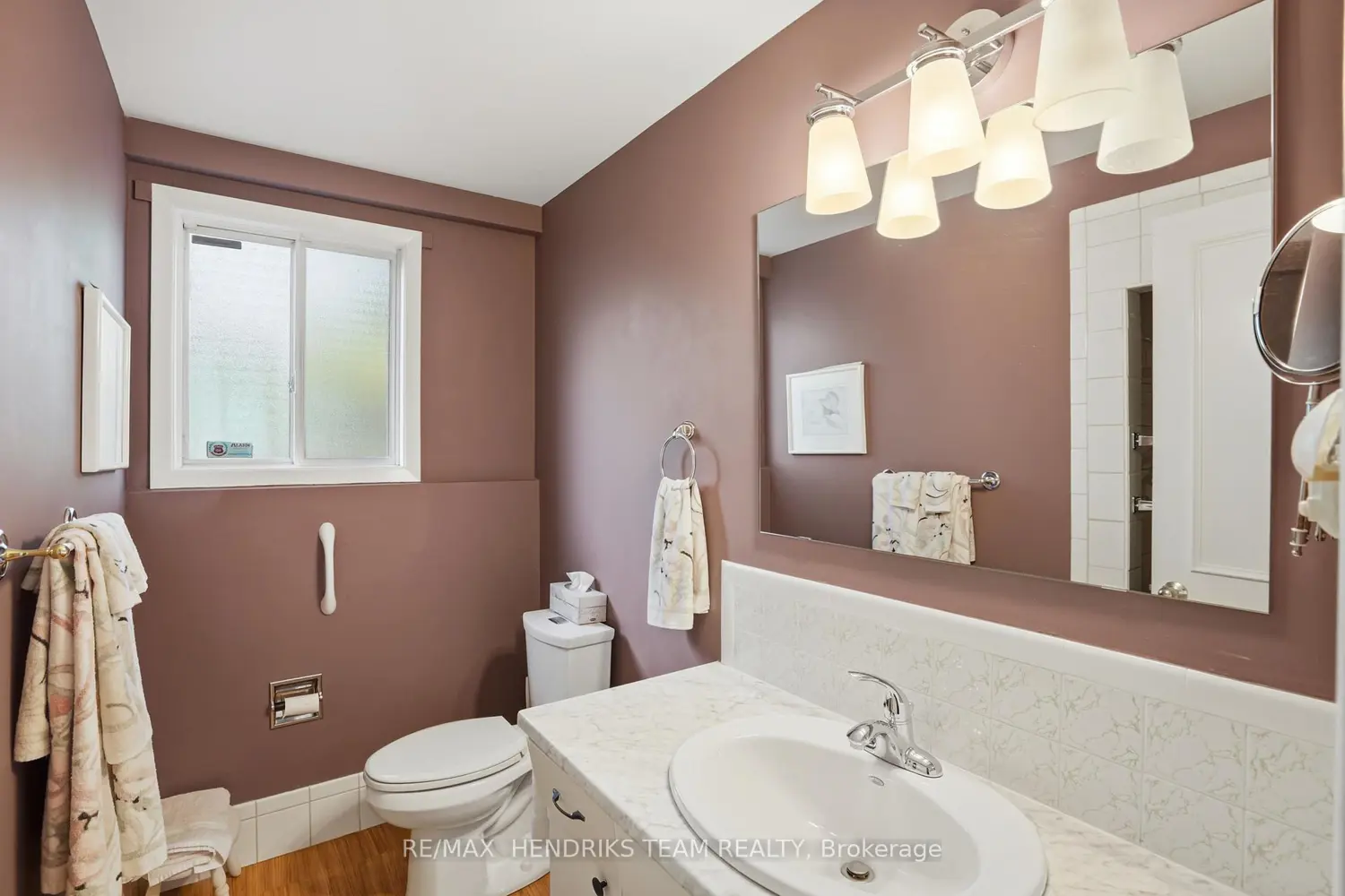 8 Tudor Gate Place photo 2