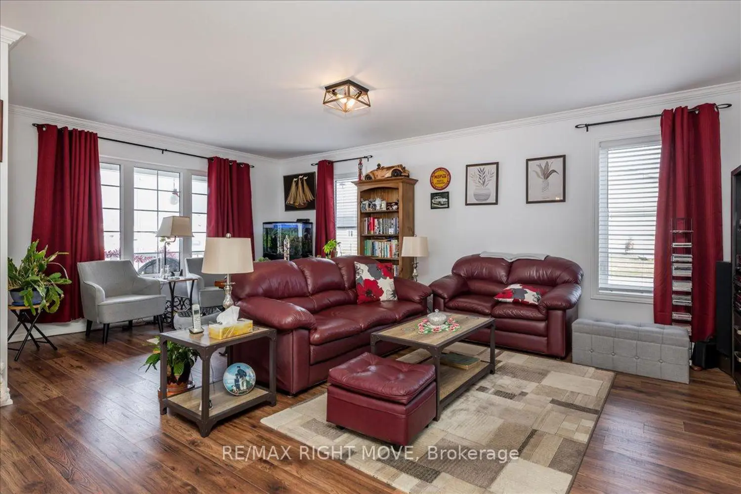 1 Sinclair Crescent photo 3