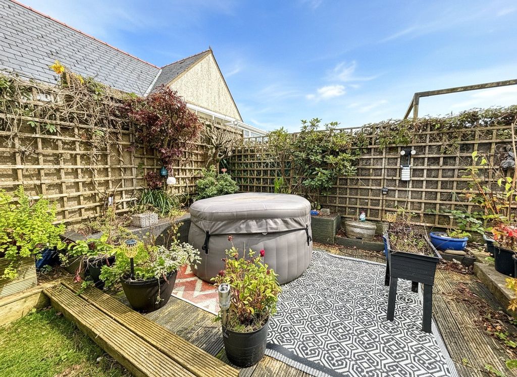 3 bed bungalow for saleSt. Catherines Close, Princes Gate, Narberth, Pembrokeshire SA67 photo 2