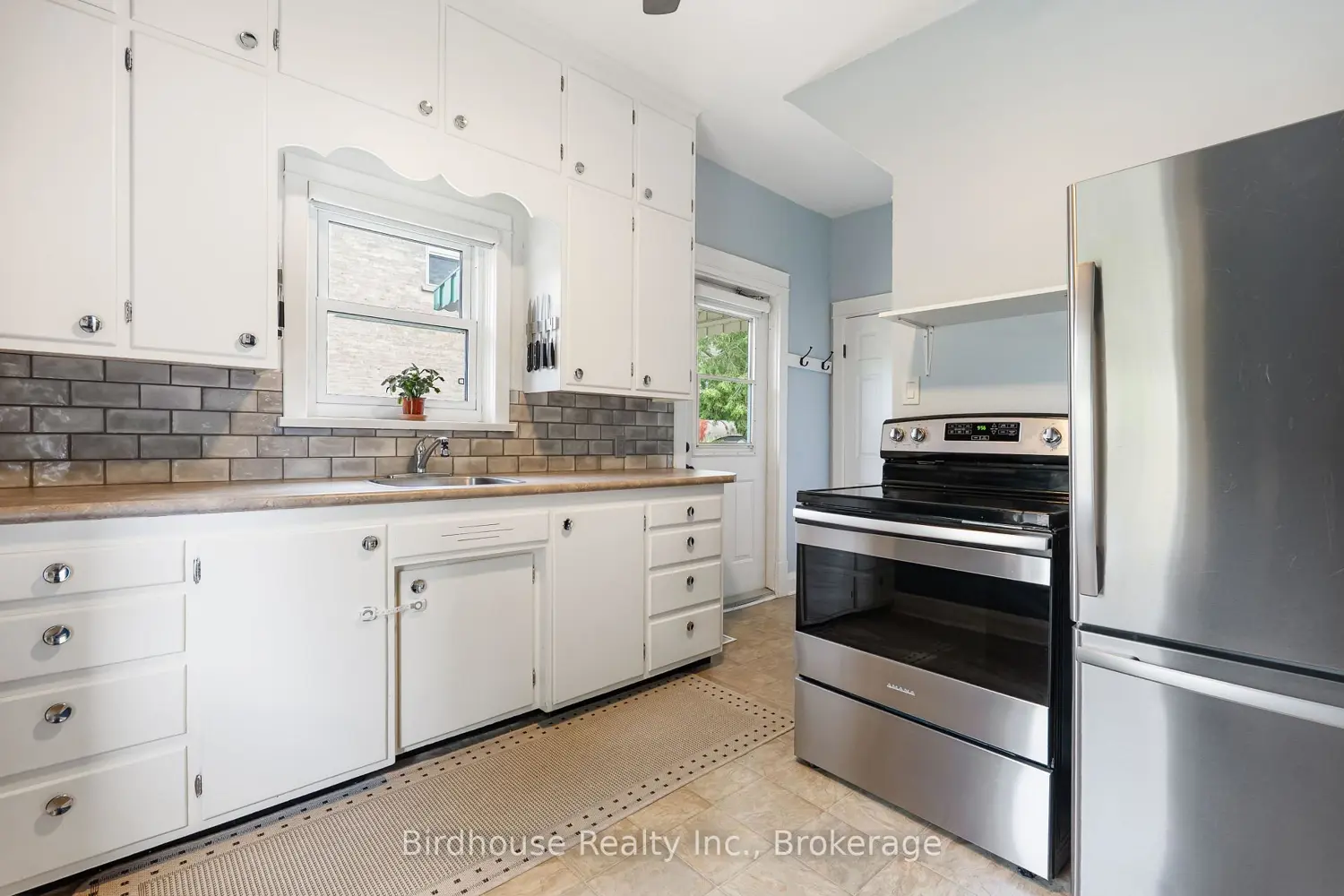 60 Wellington Street photo 5