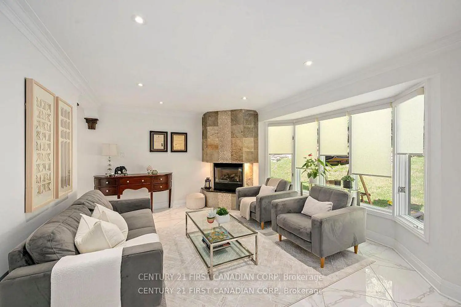 43 Compton Crescent photo 3