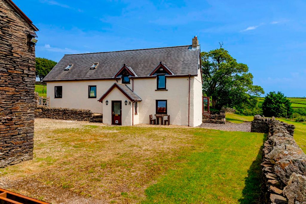 4 bed detached house for salePenmount Farmhouse, Bedlinog, Treharris CF46
