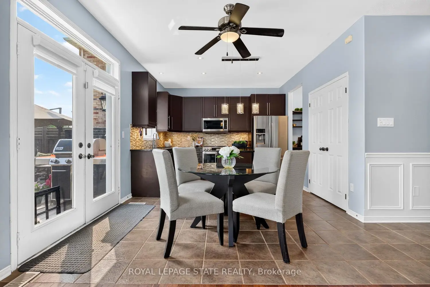 140 Fowler Drive photo 3