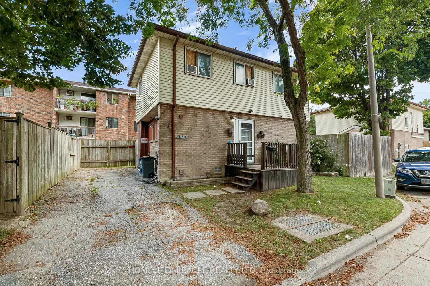 1180 Heathfield Court photo 2