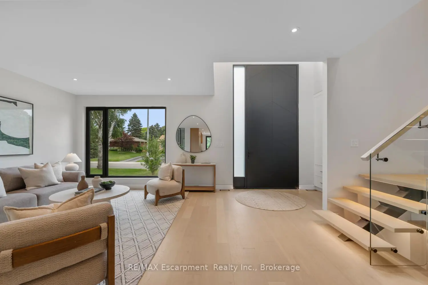 298 Strathcona Drive photo 2