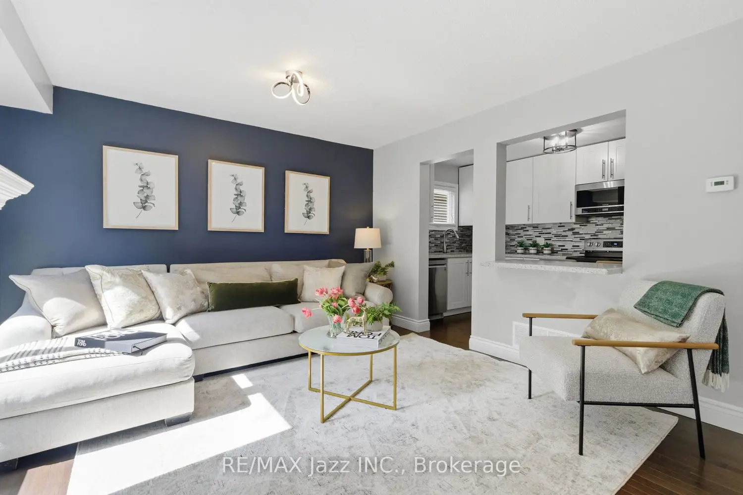 555 Cobblehill Drive photo 2
