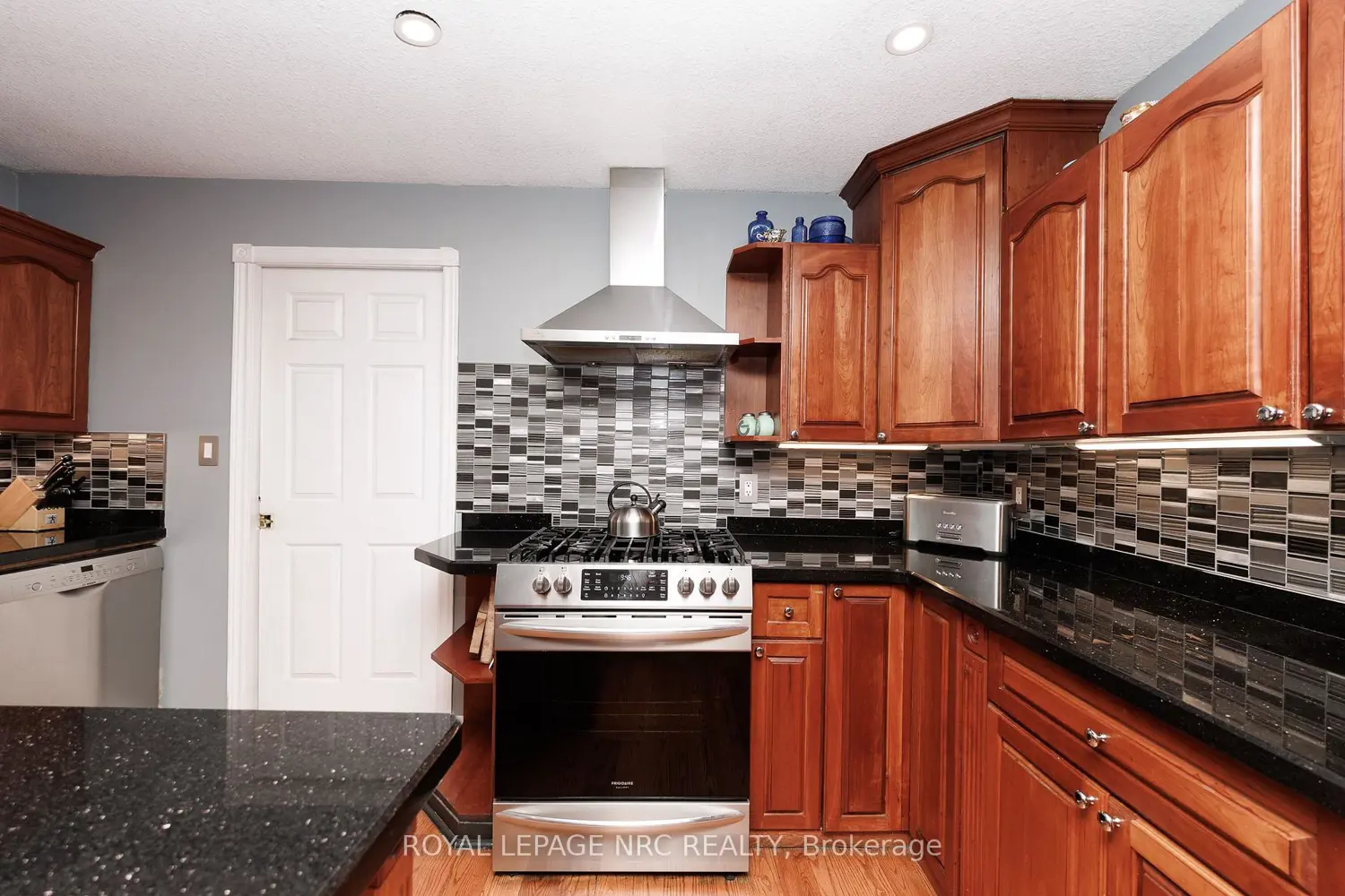 646 Prospect Point Road photo 4