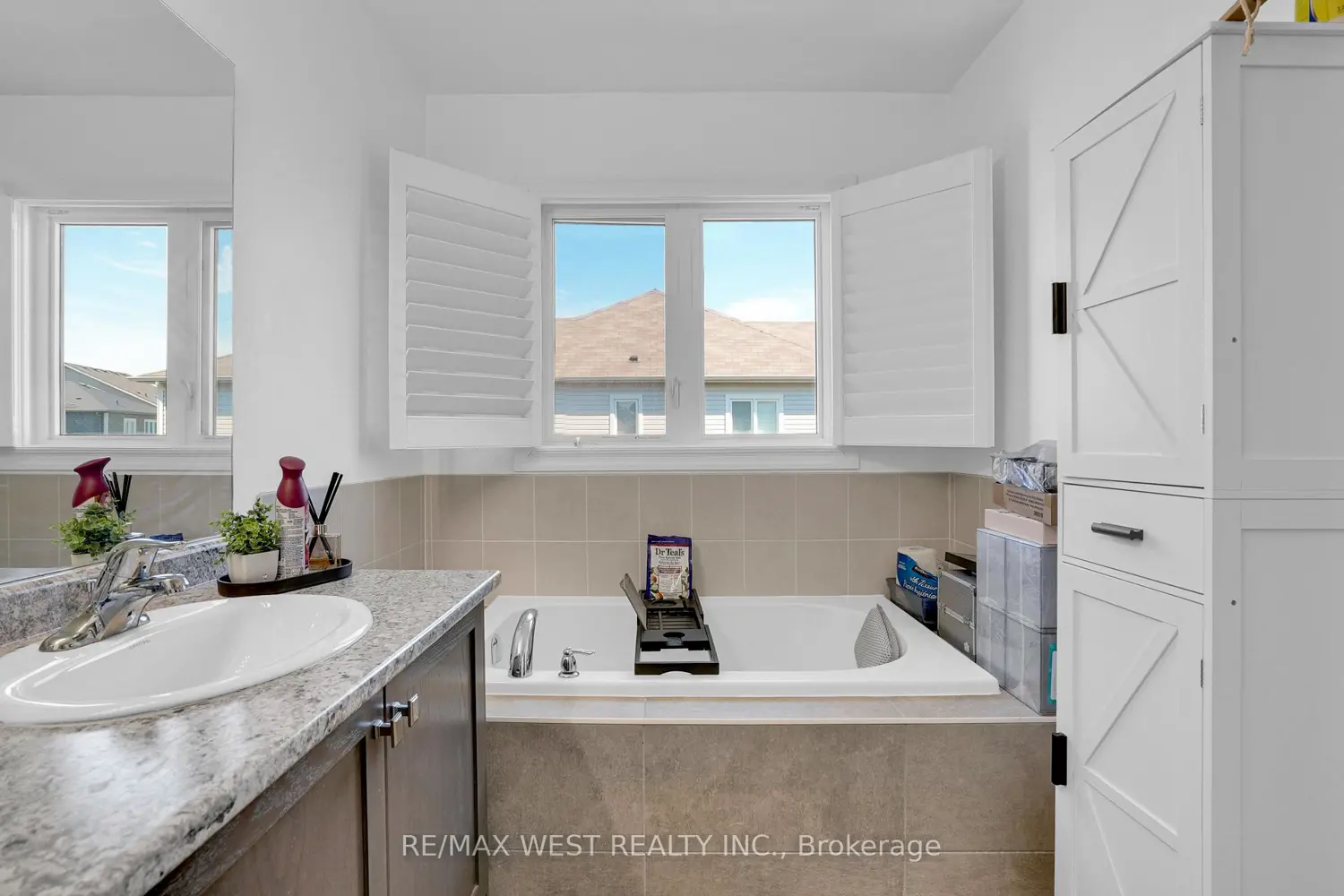 128 Wagner Crescent photo 5