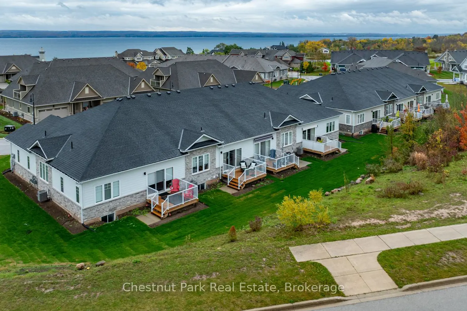 161 Hawthorn Crescent photo 3
