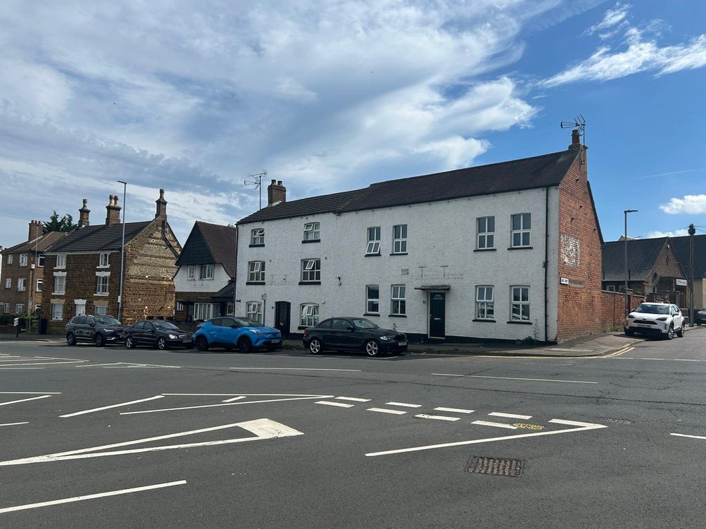 21 bed flat for saleBroad Green, Wellingborough, Northamptonshire NN8