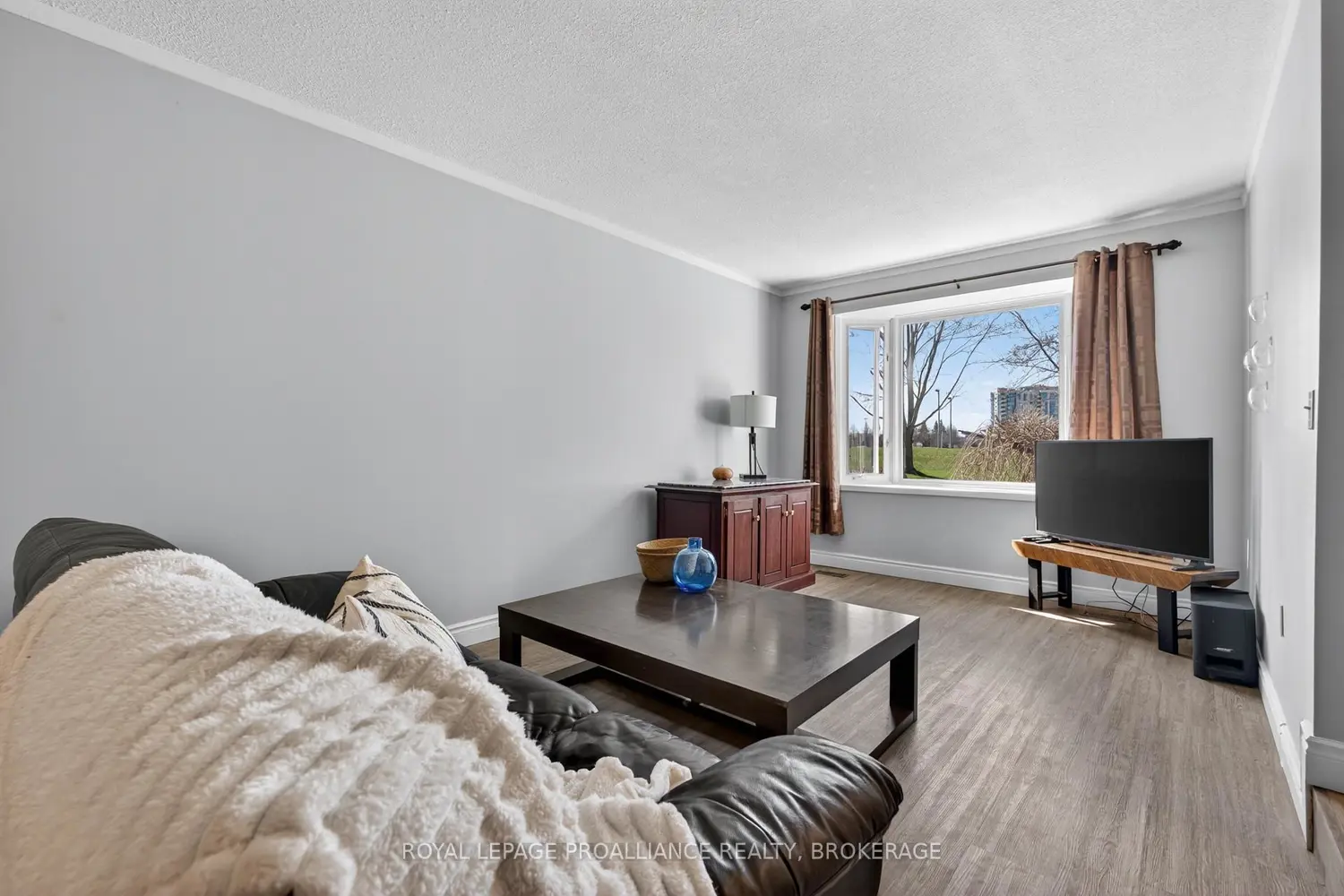 16 Grenadier Drive photo 4