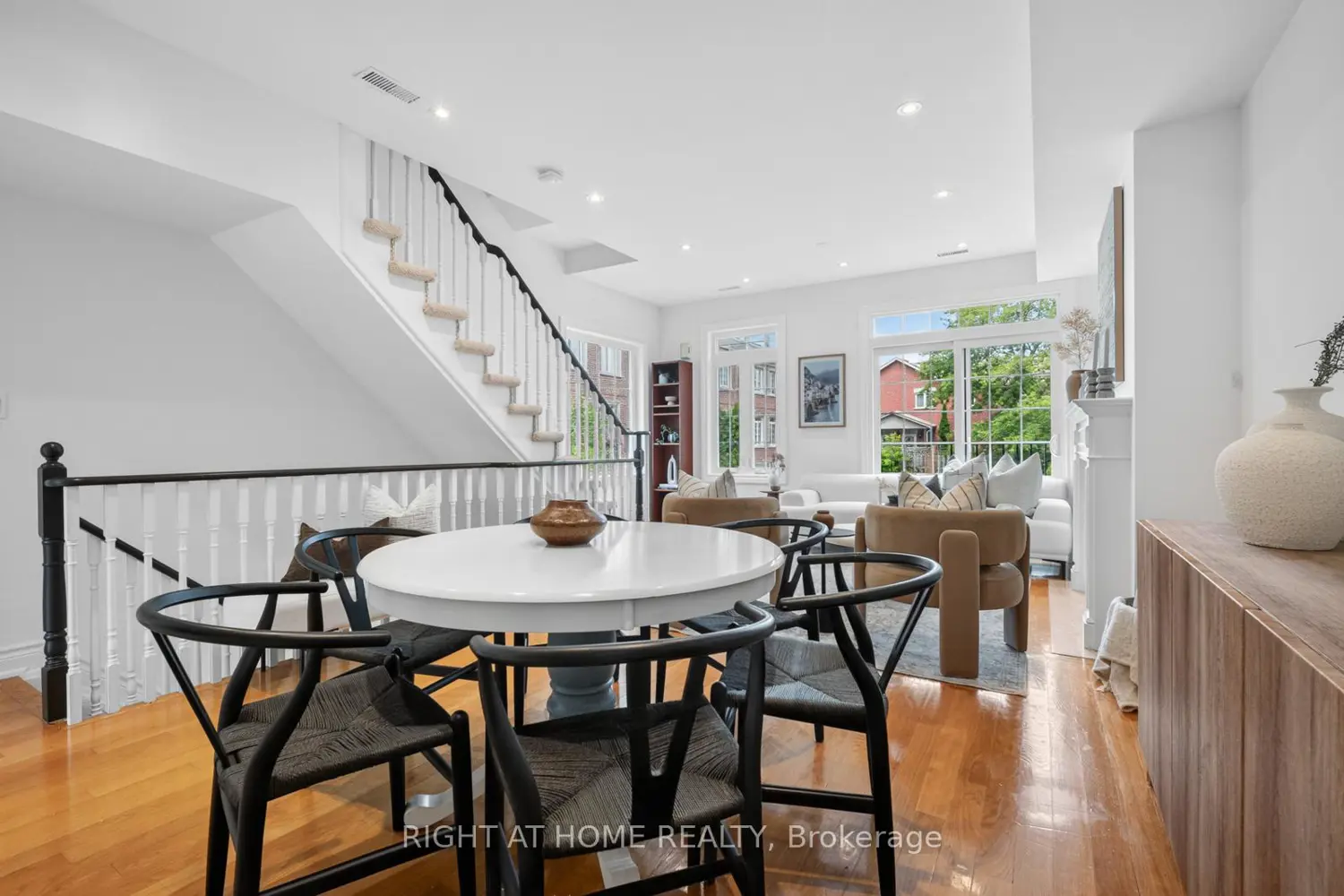 722F Kingston Road photo 3