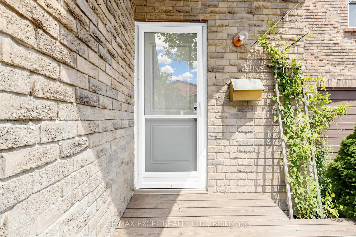 1131 Sandhurst Circle 91 photo 2