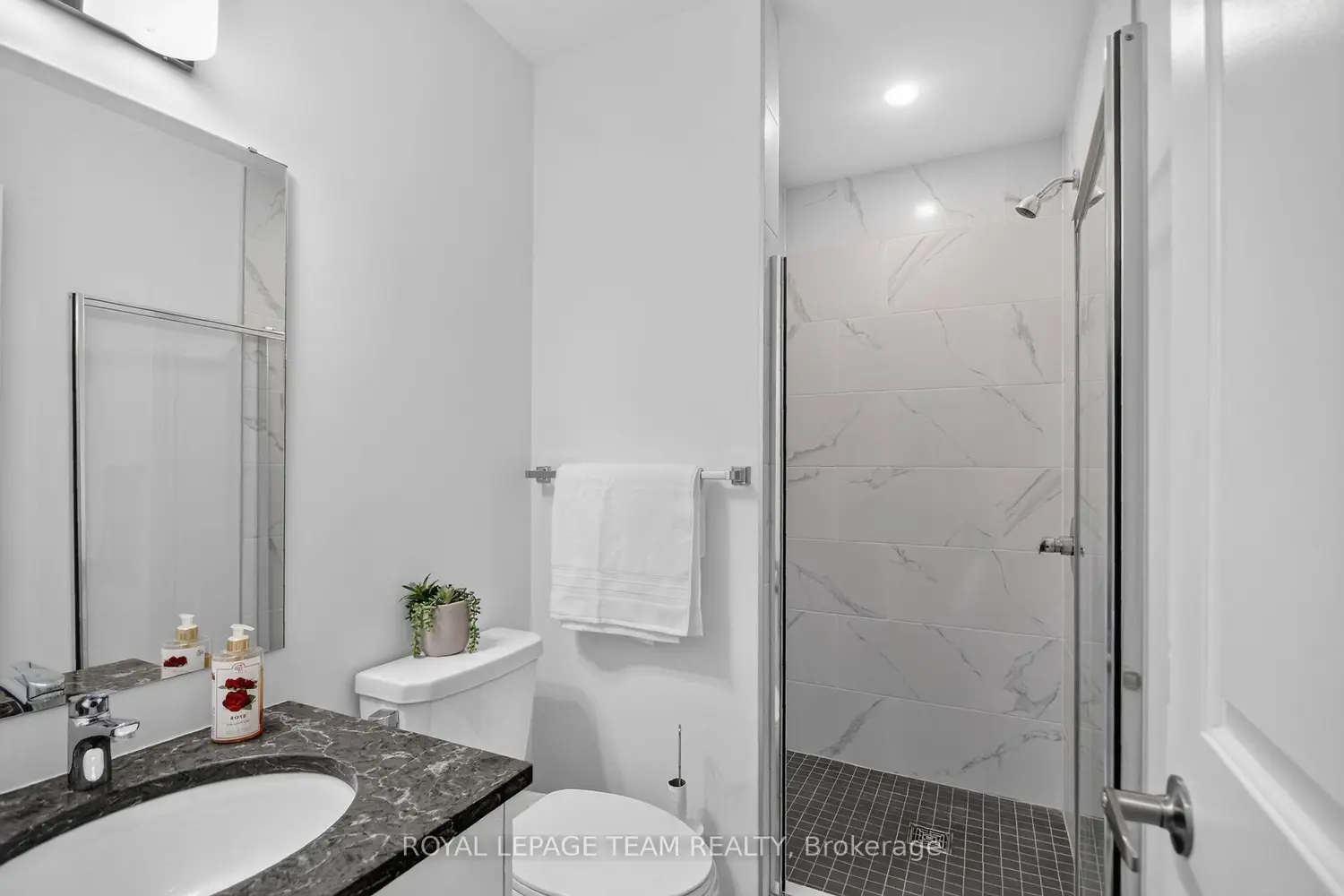 2706 Draper Street photo 4