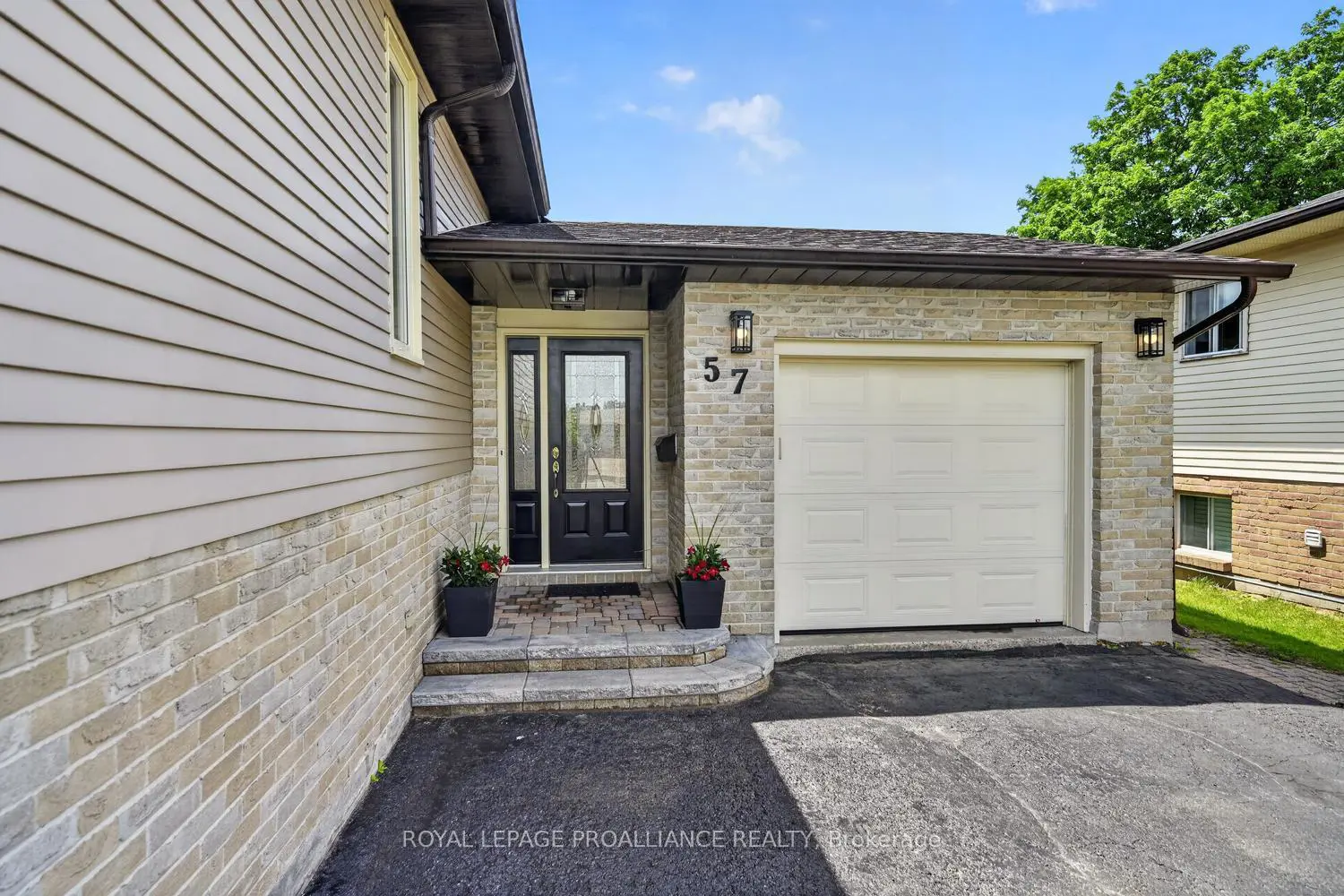 57 Cambridge Crescent photo 3