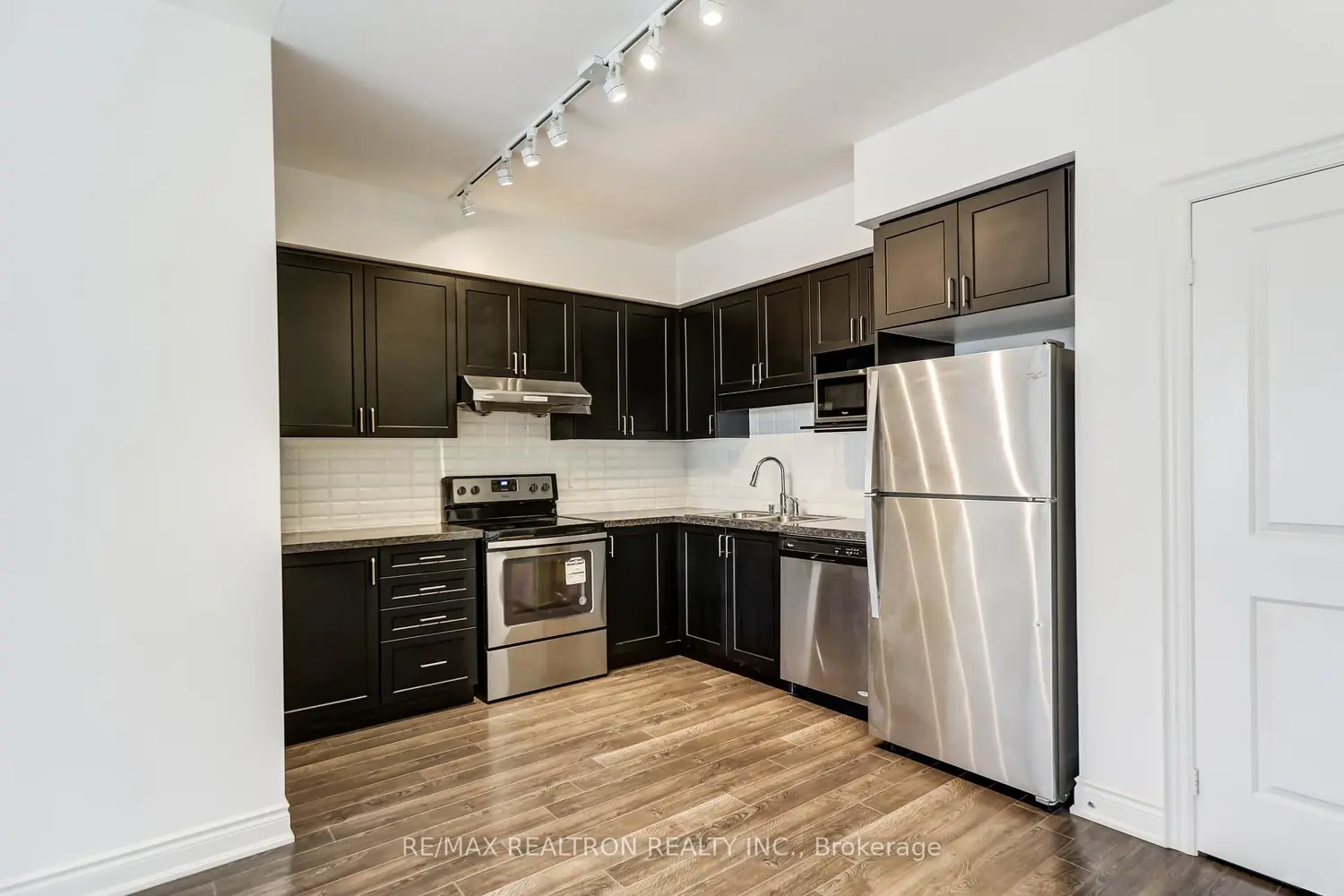 33 Clegg Road 1117 photo 2