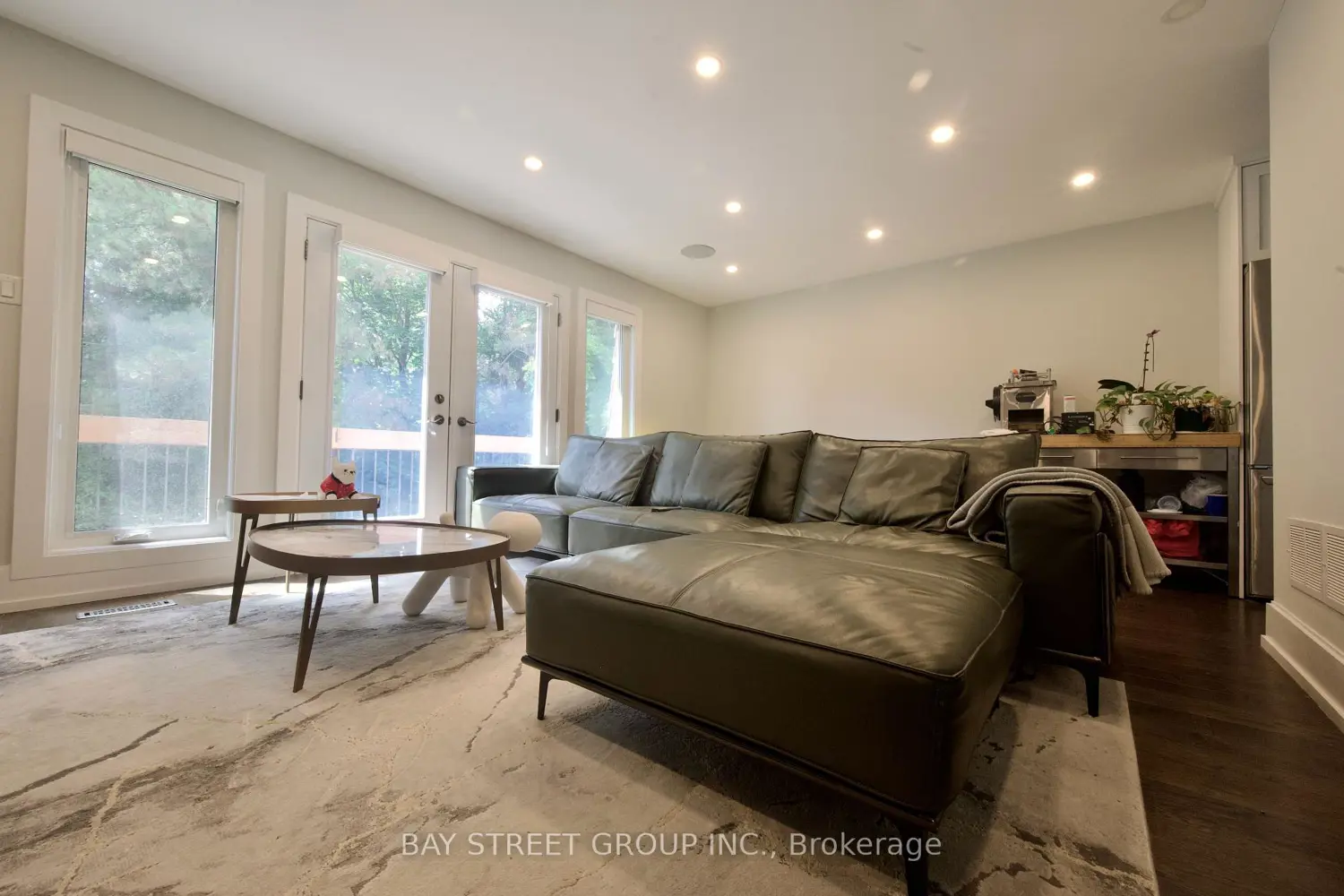 22 Thurgate Crescent photo 2