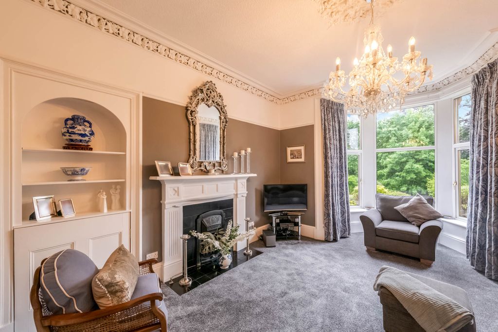 2 bed flat for saleComrie Road, Crieff PH7 photo 2