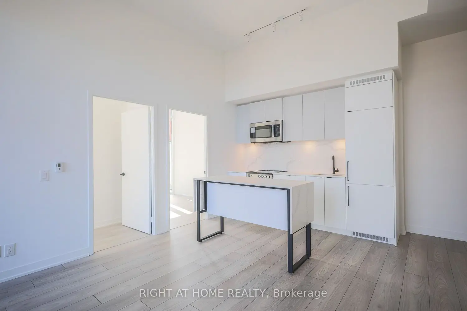 285 Dufferin Street 220 photo 3