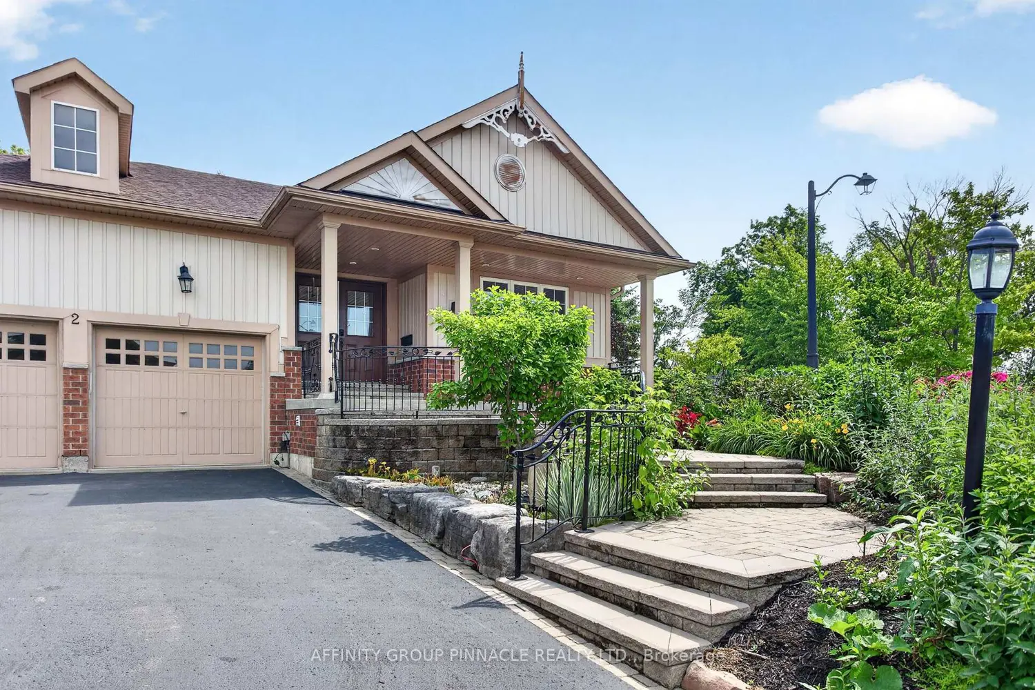 2 Fallingbrook Crescent photo 2