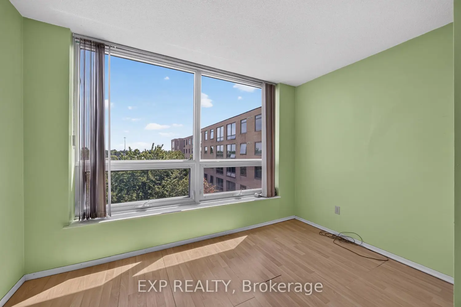 326 Major Mackenzie Drive 716 photo 5