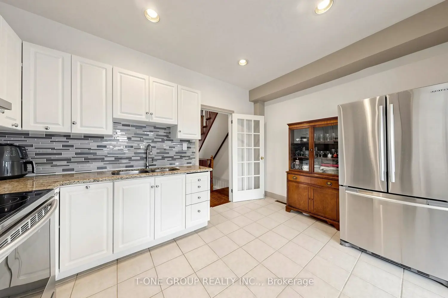 41 Madelaine Avenue photo 2