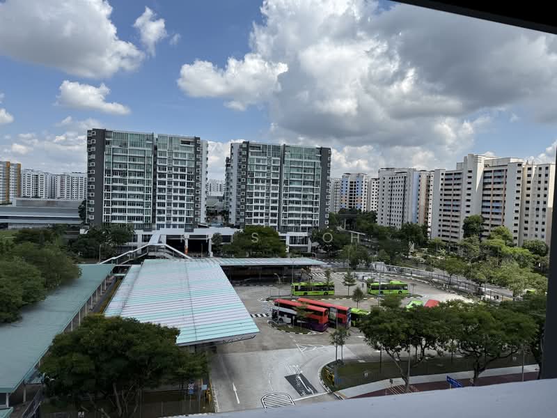 240 Compassvale Walk photo 2