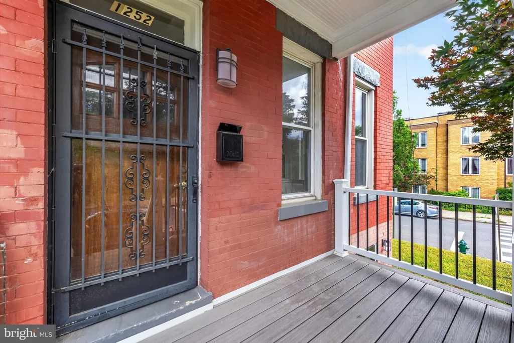 1252 E Street NE Unit A, Washington, DC 20002 photo 3