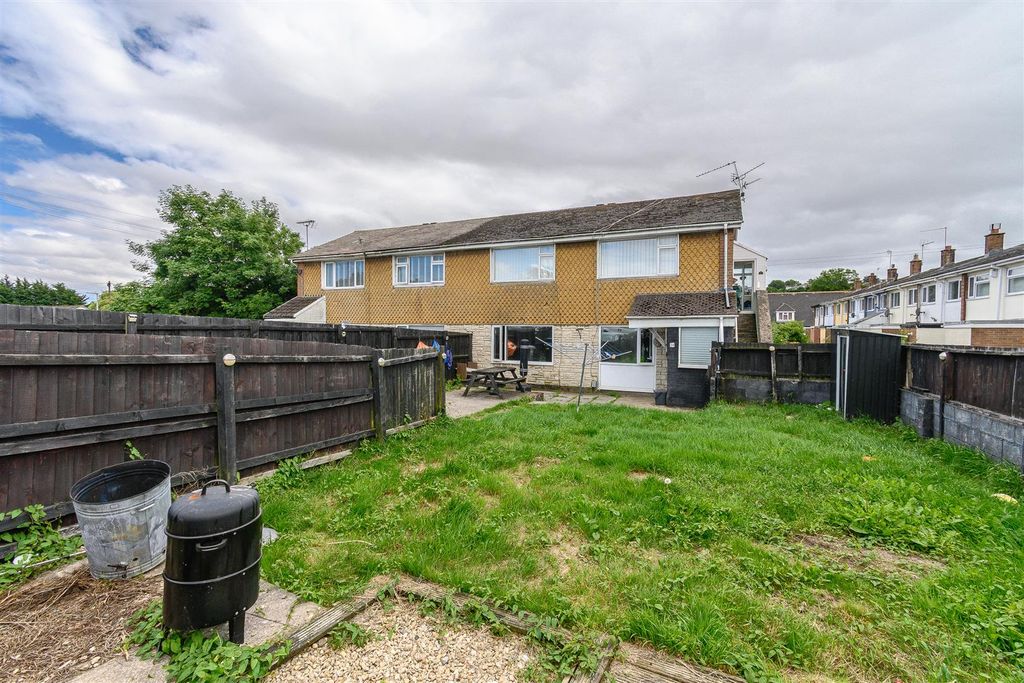 2 bed flat for saleLaburnum Close, Barry CF62