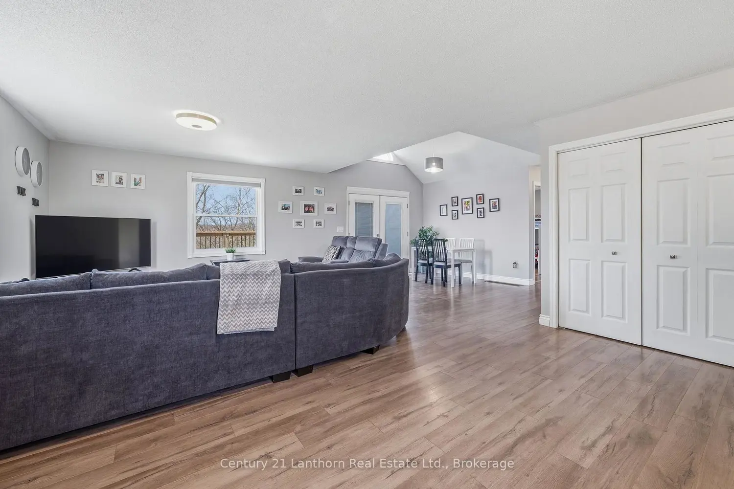 656 A Cooper Road photo 4