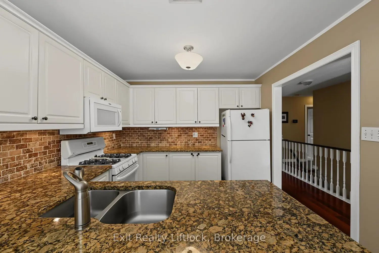 2522 Marsdale Drive photo 3