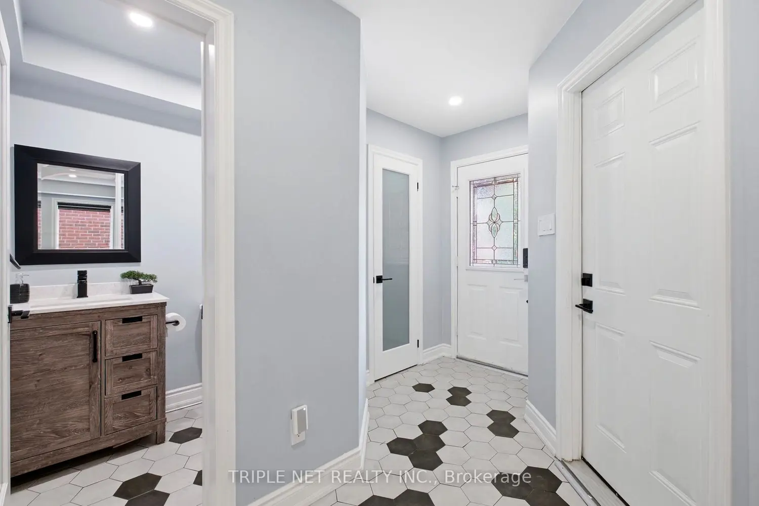 198 Purcell Crescent photo 2