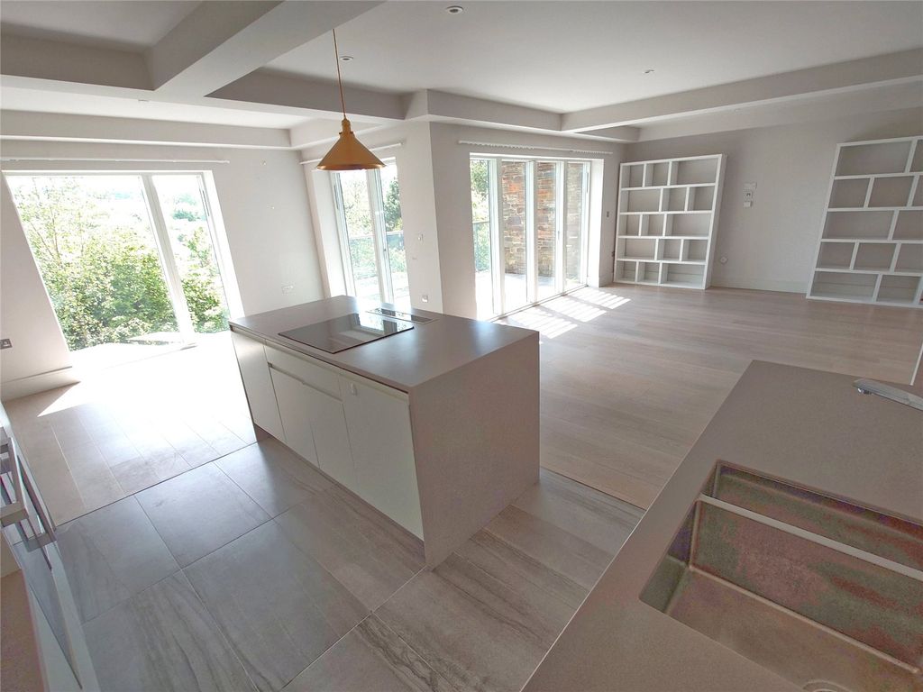 2 bed flat for saleThe Hideaway, Tremorvah Barton, Truro, Cornwall TR1 photo 3