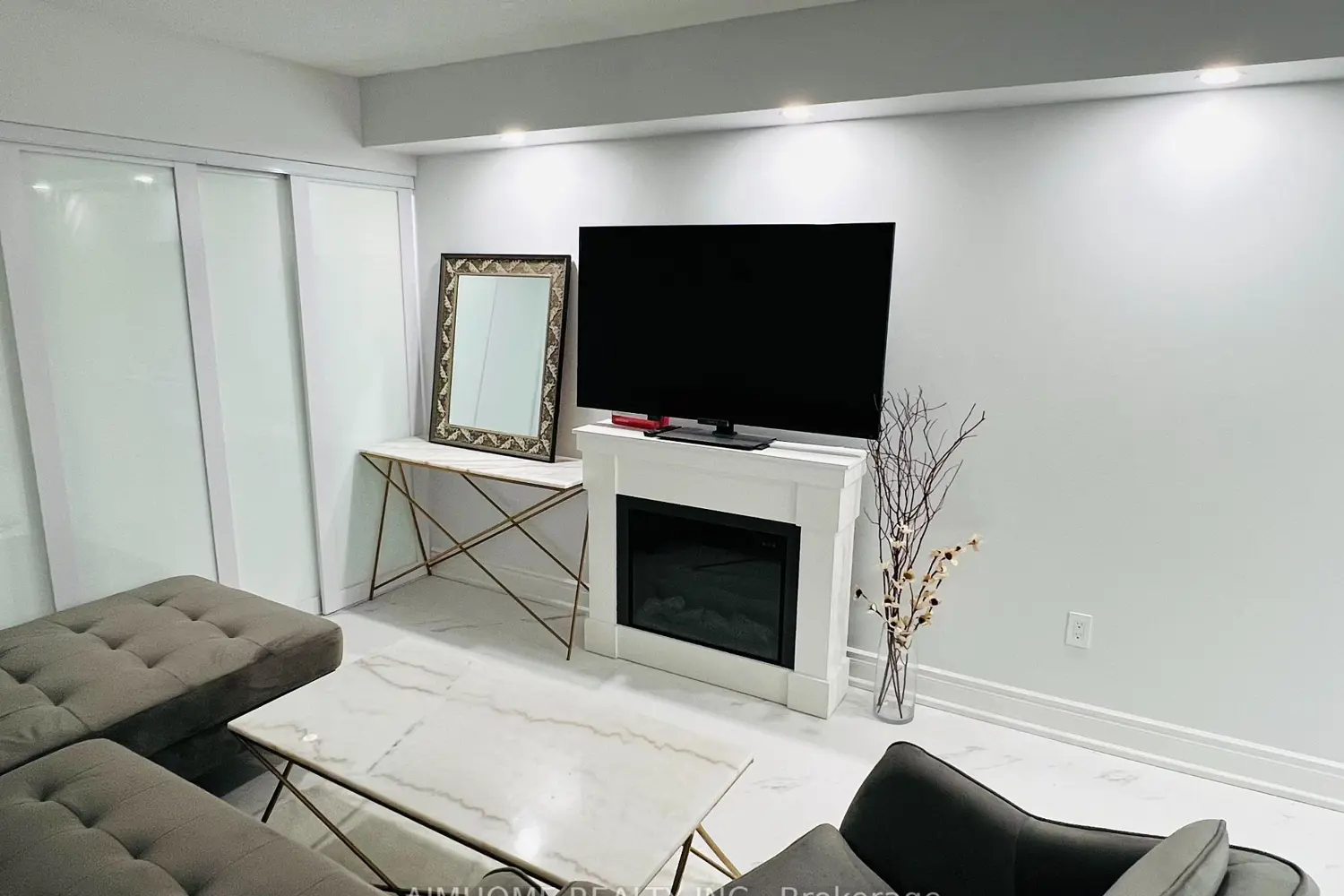 33 University Avenue 207 photo 4