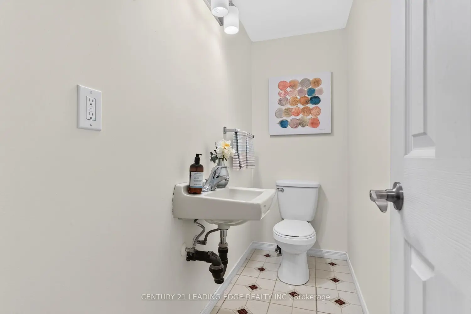 58 Valdor Drive photo 4