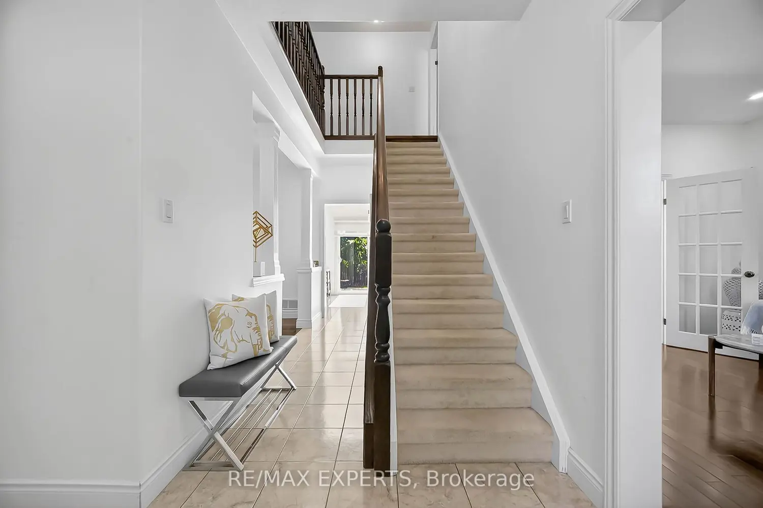 936 Talisman Crescent photo 2